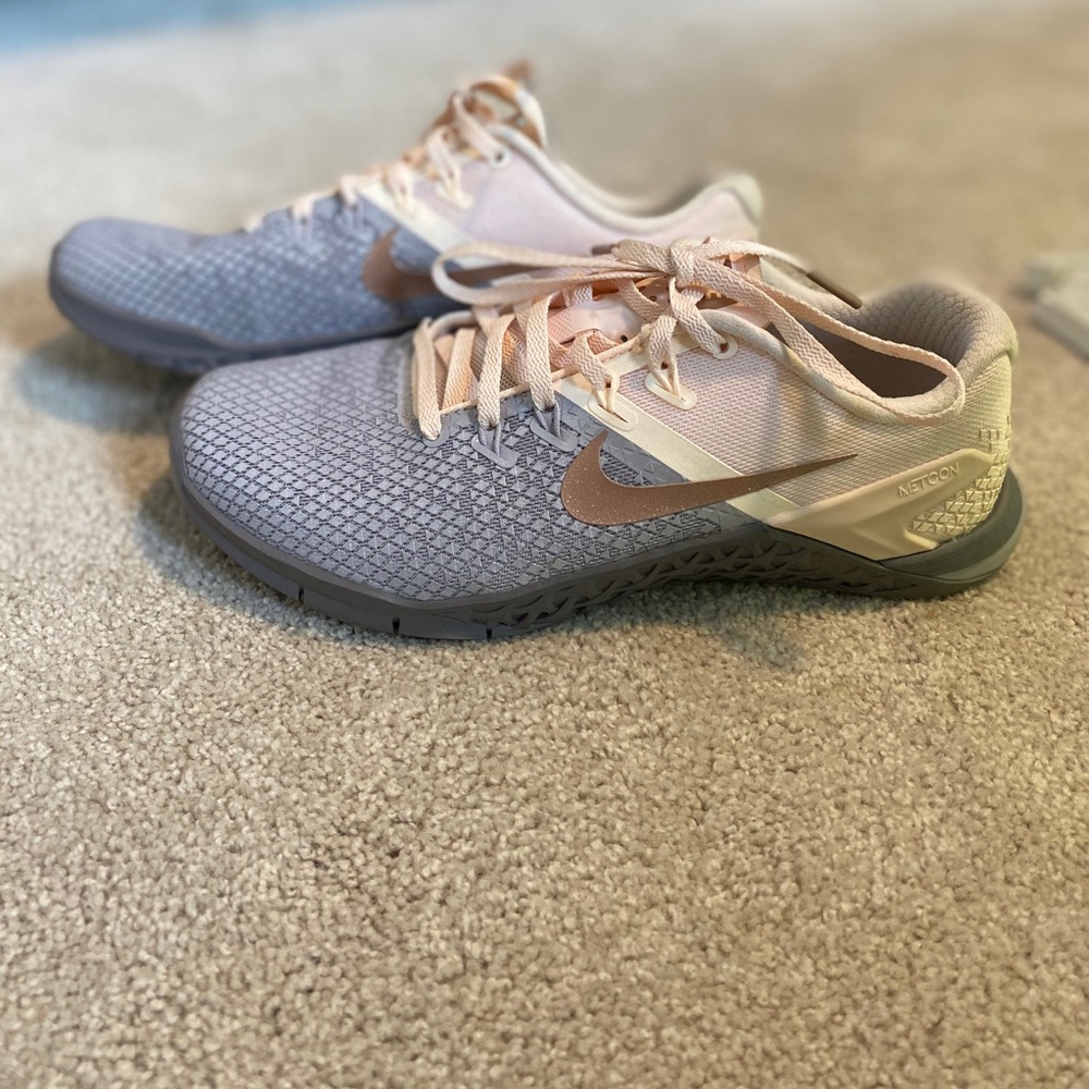 Women’s Nike Metcon shoes new